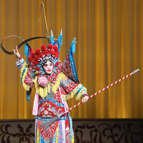 山東青年柳子戲演員尹春媛榮獲中國戲劇表演藝術最高獎