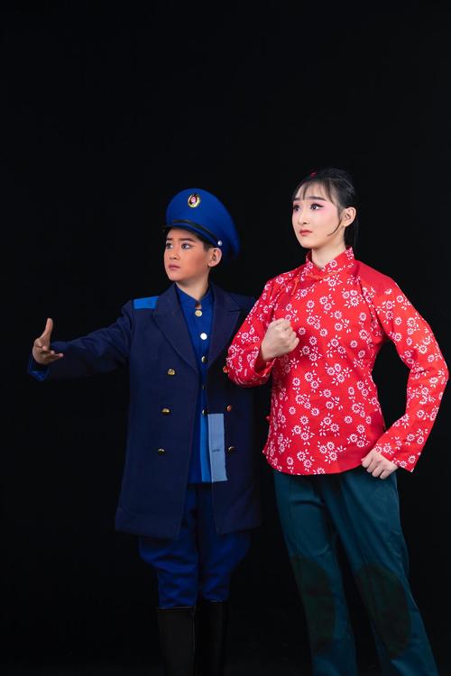 紅燈照亮前行路 《紅燈記》舞臺表演實踐探微